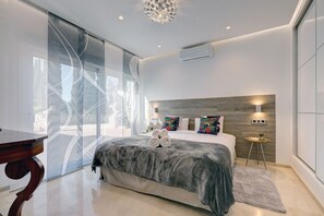 4 Schlafzimmer, Schreibtisch, Bügeleisen/Bügelbrett, kostenloses WLAN