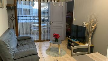 Een televisie en videogames