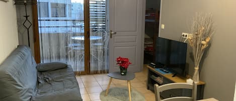 Una televisión, videojuegos