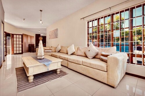 Modern One Bedroom Apartment in Heart of Sandton
