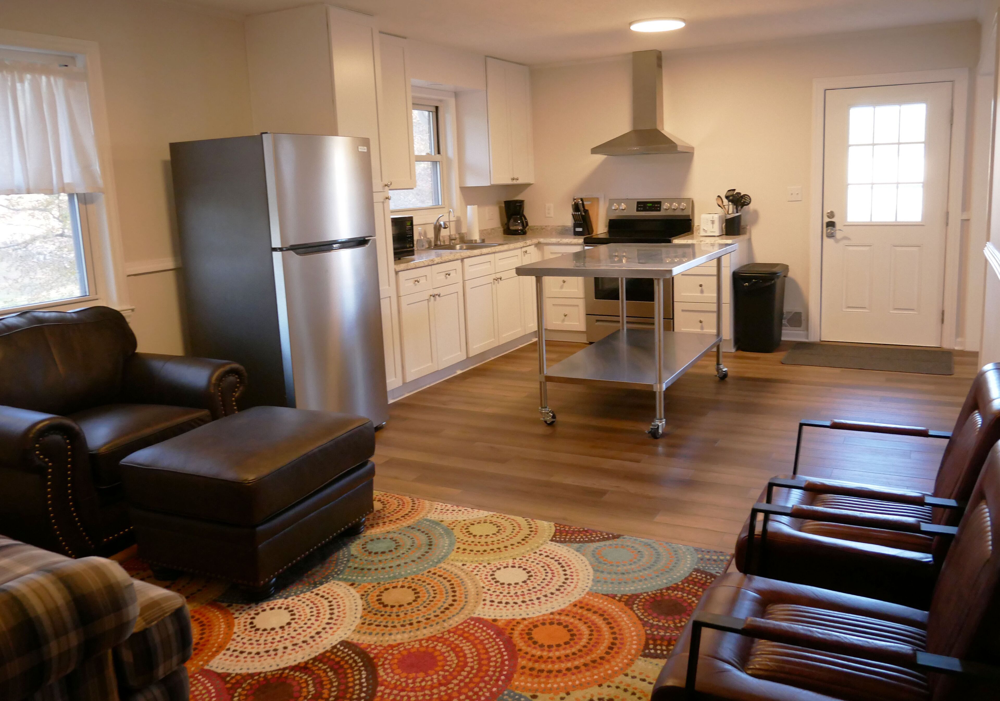 Cozy updated home on Juneberry Ridge property with access to hiking and more!