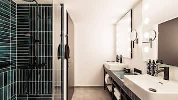 Smart Family | Salle de bain | Douche, douche à « effet pluie », articles de toilette de luxe