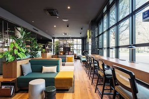 Lobby sitting area - Hotel Schani UNO City (Vienna)