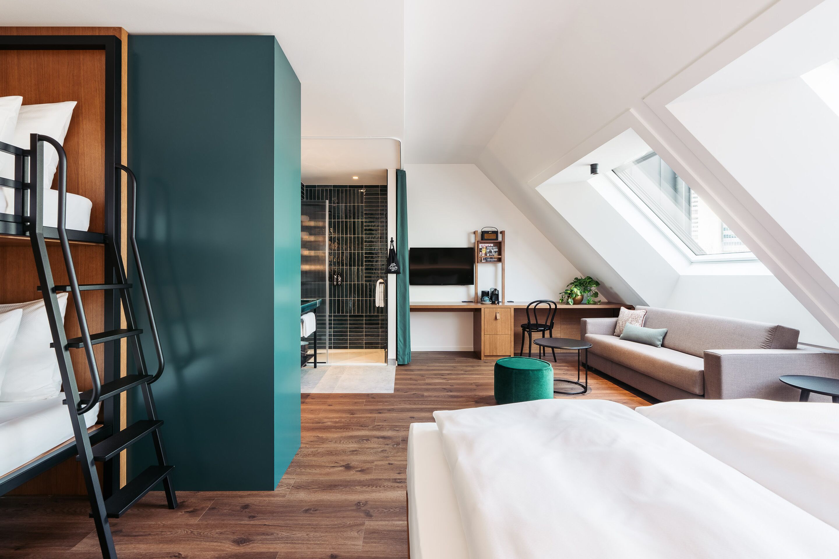 Smart Atelier | In-room safe, desk, soundproofing, free WiFi