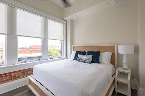 Unmatched Palafox St views 2BD/2B Luxury Condo