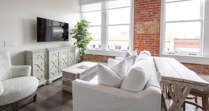 Unmatched Palafox St views 2BD/2B Luxury Condo