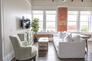 Uklassifisert bilde, 2 av 18, knapp