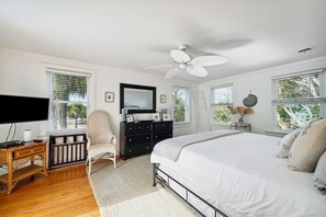 5 bedrooms, iron/ironing board, Internet, bed sheets