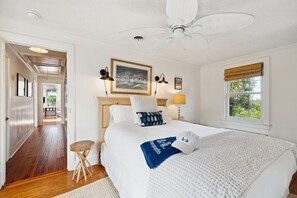 5 bedrooms, iron/ironing board, internet, bed sheets