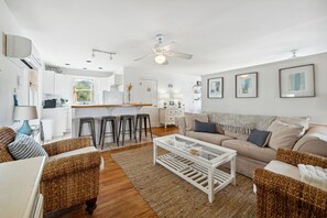 TV - Stay @ Palm Cottage on Isle of Palms! (Isle of Palms)