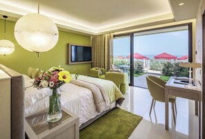 小型套房, 海景 (Cala Beach) | 高档床上用品、羽绒被、迷你吧、客房内保险箱