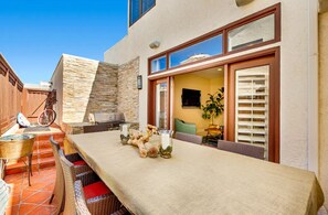 Property grounds - Great La Jolla Home/Steps to Sand/Parking/A/C/Fast Wifi (La Jolla)