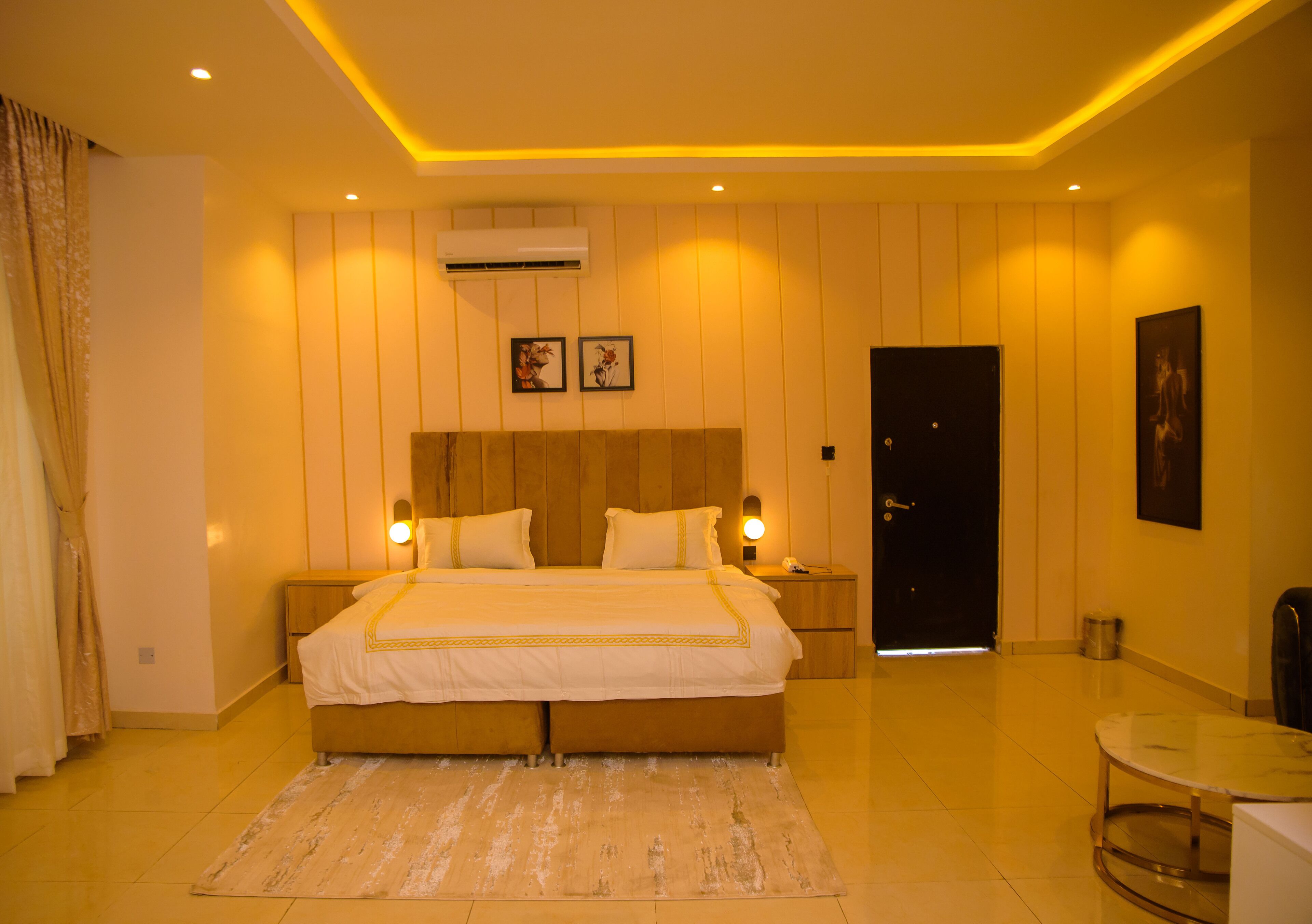 Suite de lujo | Camas con efecto memoria, escritorio y wifi gratis 