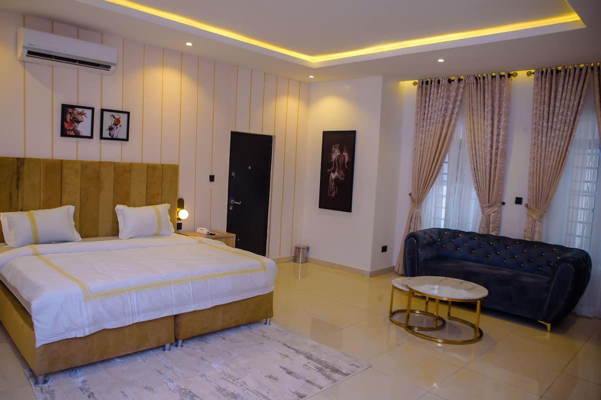 Suite Luxury | 1 camera, materassi in memory foam, una scrivania, Wi-Fi gratuito