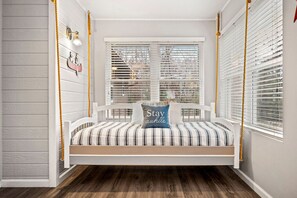 4 bedrooms, desk, iron/ironing board, free WiFi