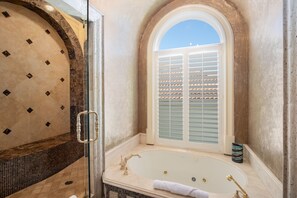 Hair dryer, towels - Rooftop Deck and Outdoor Kitchen - Beach Views - Across the Street from Beach (Destin)