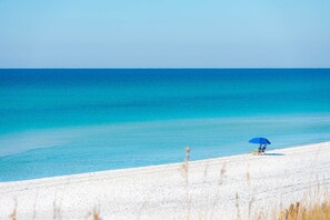 Beach nearby - Rooftop Deck and Outdoor Kitchen - Beach Views - Across the Street from Beach (Destin)