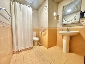 Bathroom - Al Mukhtara Almasi Hotel  (Madinah)