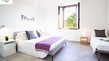 2 Schlafzimmer, Schreibtisch, Bügeleisen/Bügelbrett, Reisekinderbett