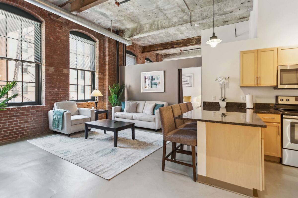 Premium Apartment | Living area | TV