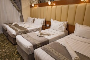 Habitación cuádruple estándar | Sistema de insonorización, wifi gratis, ropa de cama