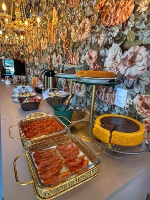 Tägliches inbegriffenes großes Frühstück