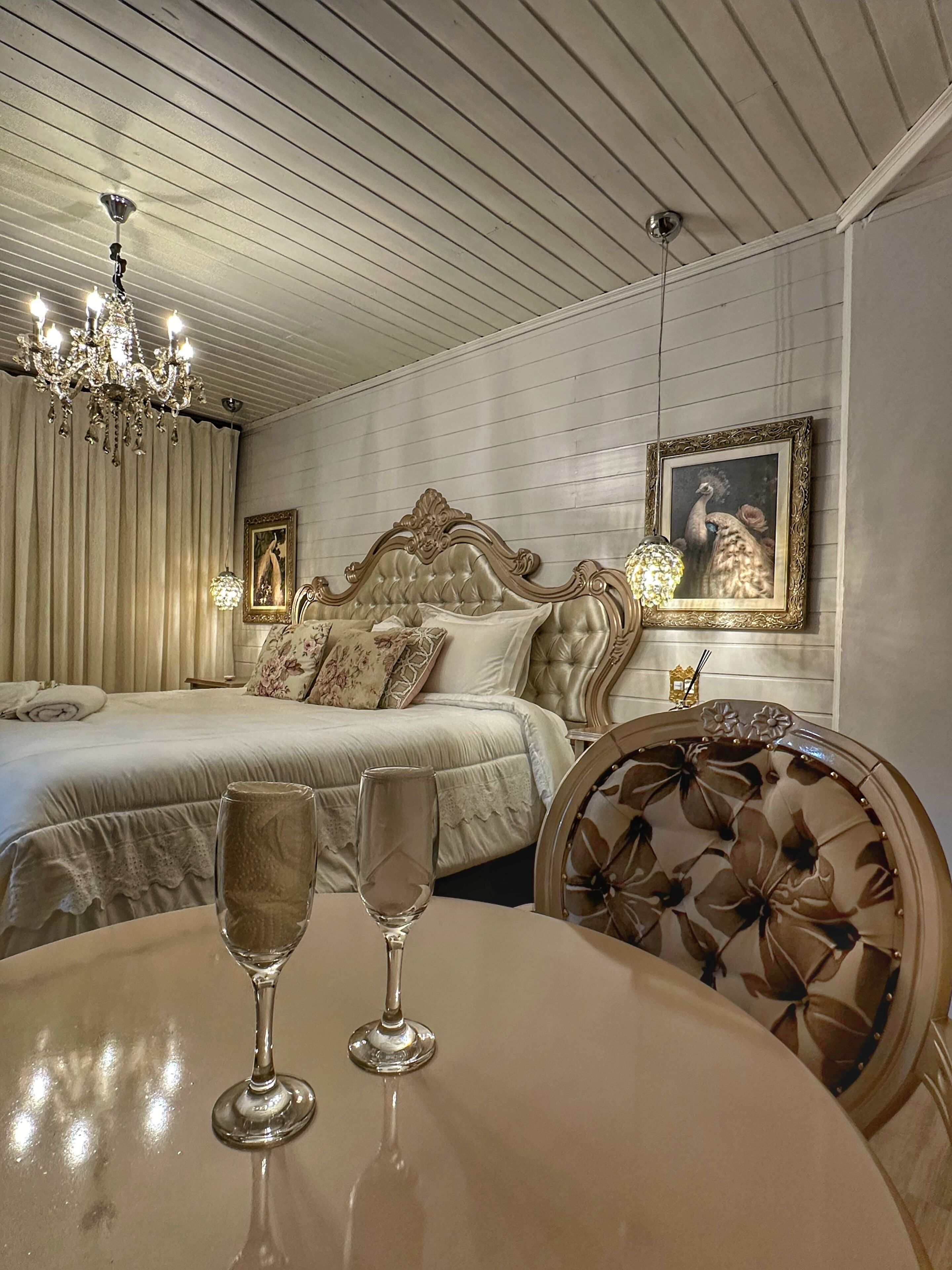 Deluxe Cabin, 1 King Bed, Non Smoking, Private Bathroom | Desk, free WiFi