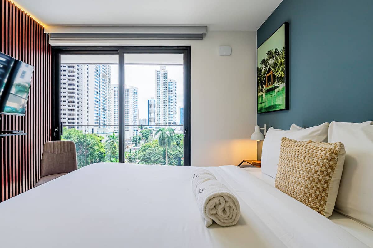 Room | 1 bedroom, premium bedding, down comforters, individually decorated