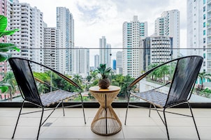 Apartment (10D) | Balcony