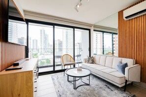 Apartment (16G) | Living area | 55-inch Smart TV with digital channels - San Francisco by Wynwood House (Panama City)