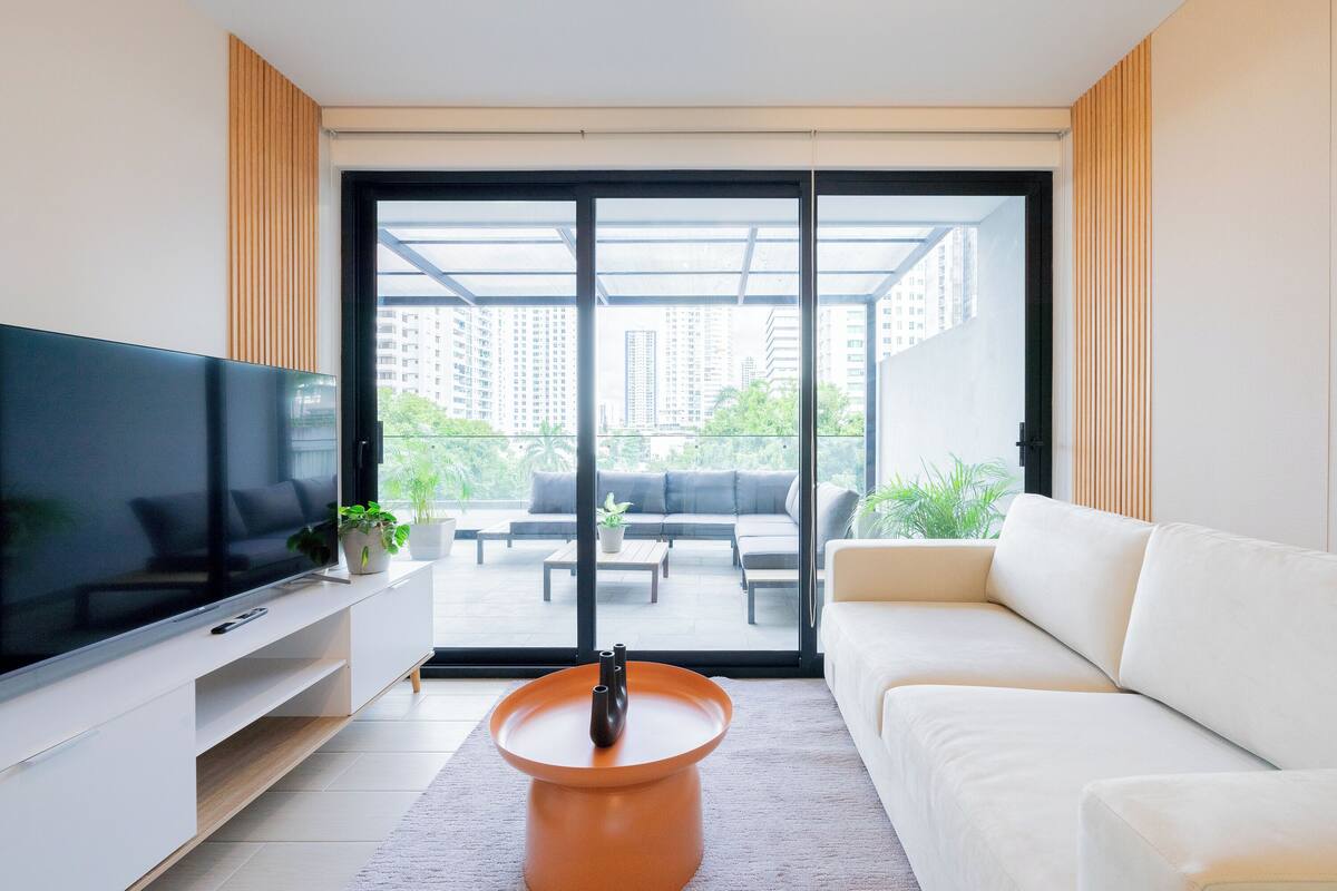 Apartment (08E) | Living room | 55-inch Smart TV with digital channels