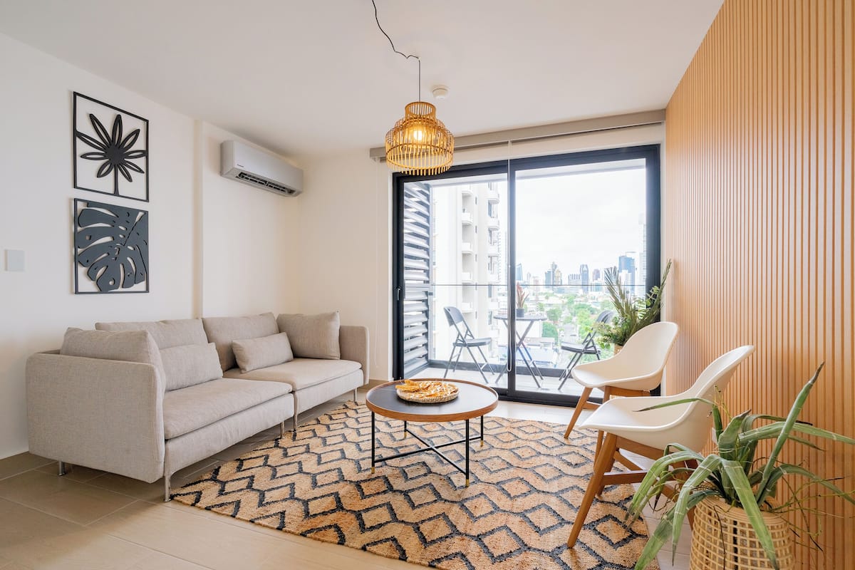 Apartment (14I) | Living room | 55-inch Smart TV with digital channels