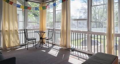 Beautiful 3 BR Walking Distance to Uptown