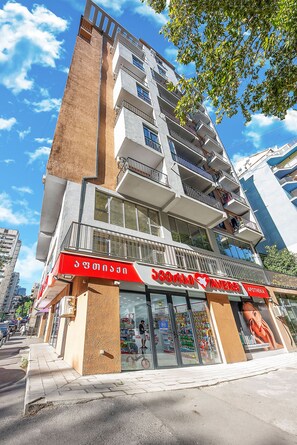 Front of property - H&B apartments Chikovani (Tbilisi)