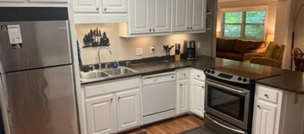 Walk to downtown Blowing Rock- Sleeps 16!

