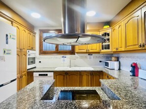 Køleskab, mikrobølgeovn, ovn, opvaskemaskine