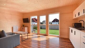 Smart-TV, Kamin, Tischtennisplatte