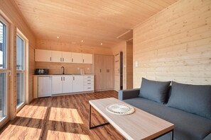 TV connectée, cheminée, table de tennis de table