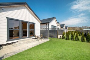 Exterior - Comfortable, single-story holiday homes (Lazy)