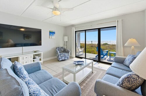 Villa G-1: Beach Front, Ground Level, Community Pool,Beach Gear credit included!