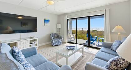 Villa G-1: Beach Front, Ground Level, Community Pool,Beach Gear credit included!