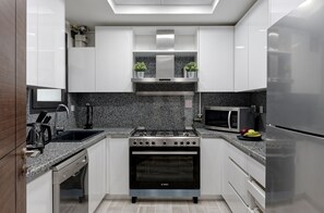 Kühlschrank, Geschirrspüler