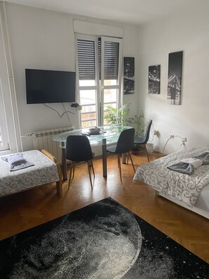 2 makuuhuonetta, Wi-Fi, vuodevaatteet