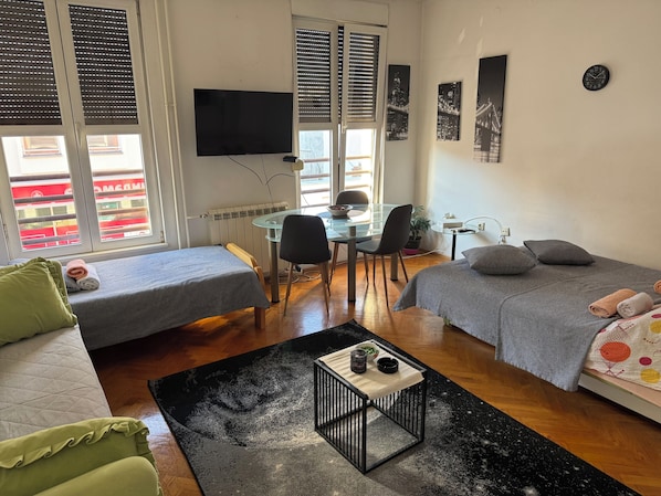 2 makuuhuonetta, Wi-Fi, vuodevaatteet