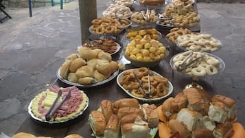 包每日自助早餐