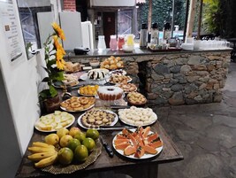 包含每日自助早餐