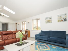 Cottage | Living area