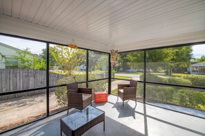 Terrace/patio - Centrally Located Gulf Coast Getaway (Pensacola)