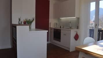 KĂŒhlschrank, Ofen, Herdplatte, GeschirrspĂŒler