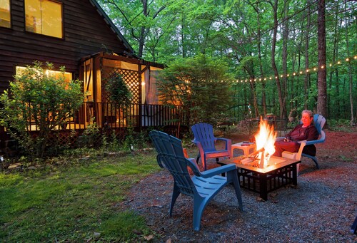 Pet/Biker Friendly House on Horseshoe Hill.  Minutes to the NOC and Bryson City